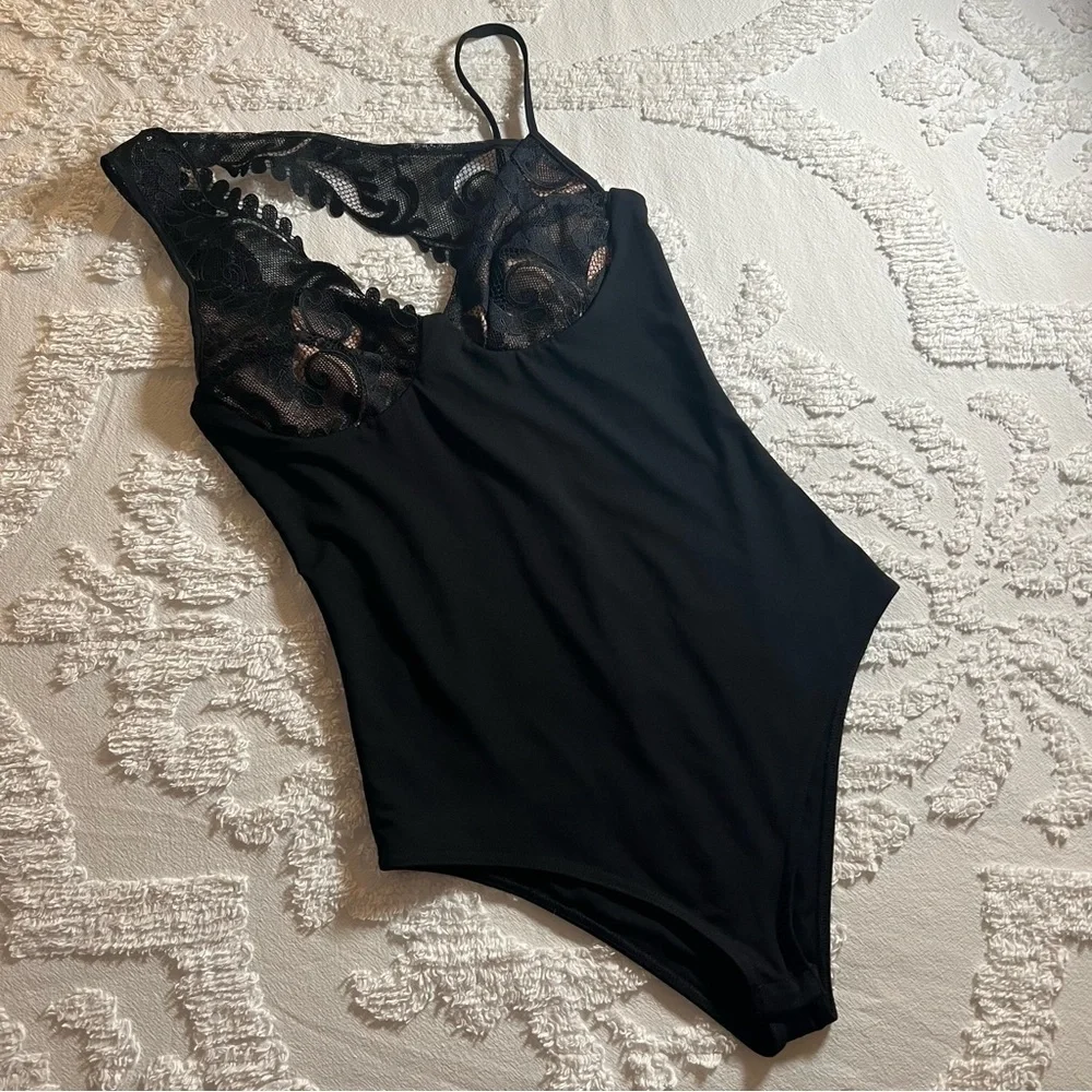 BLACK BODYSUIT WITH ASYMMETRIC LACE DETAILING, SIZE SMALL - Picture 3 of 3